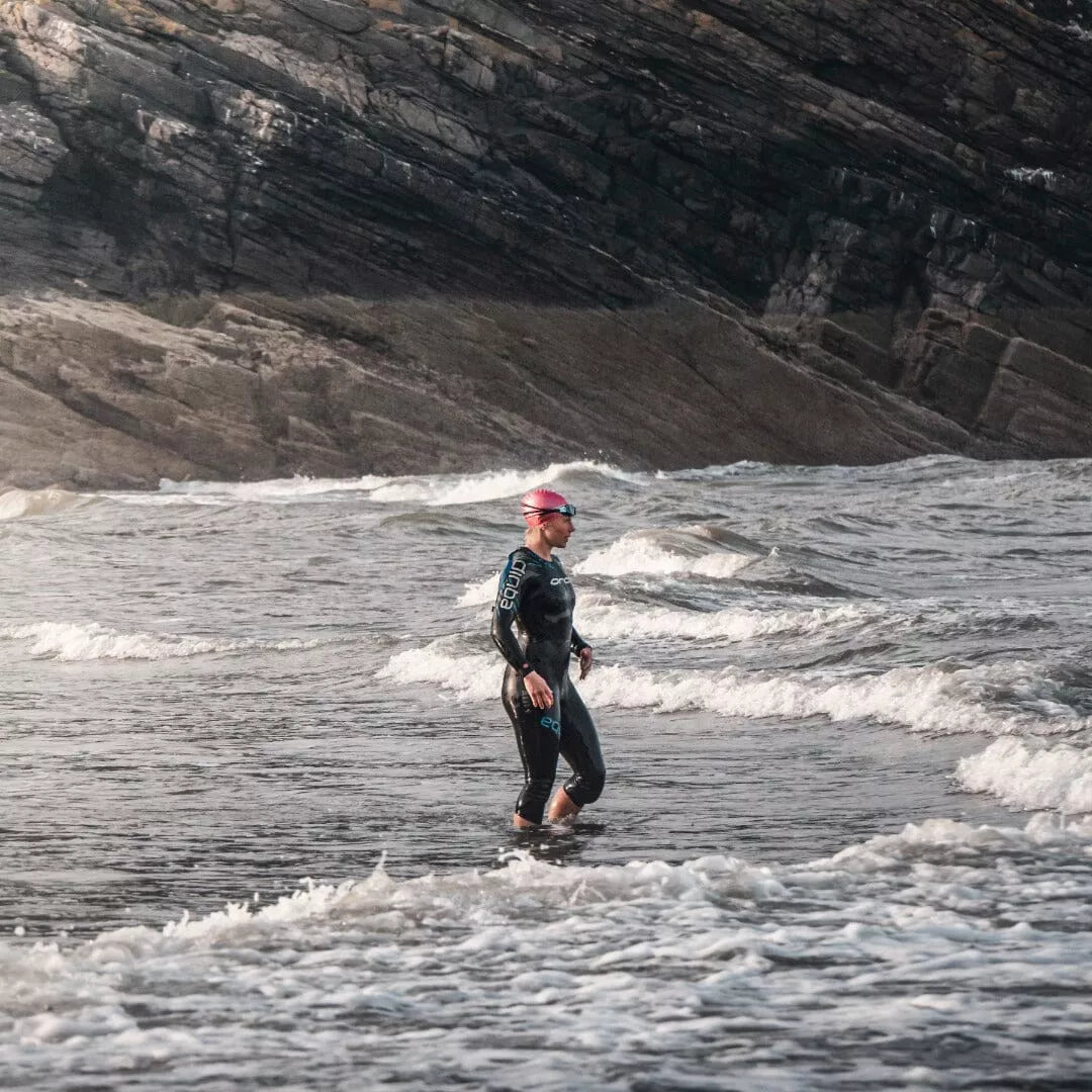 How to get into a wetsuit - Wetsuit Guide.